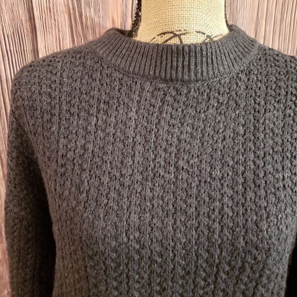 Universal Thread Sweater - Picture 5 of 11